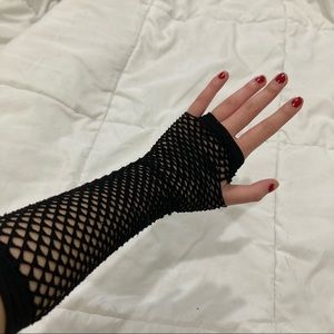 fishnet gloves
